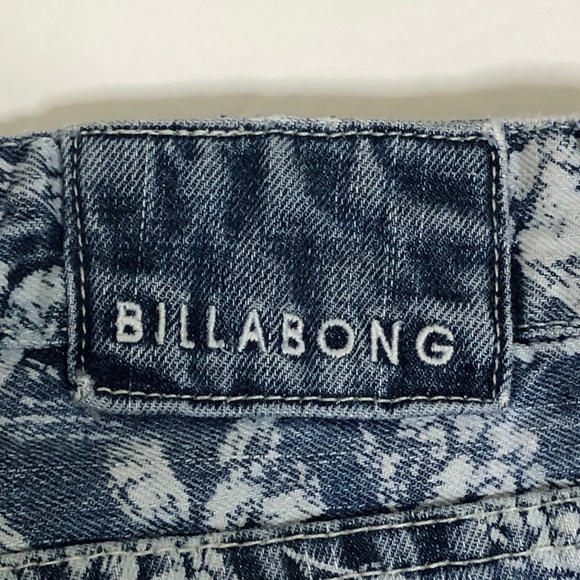 BILLABONG time keeps Floral Print Denim Distressed Shorty Shorts Size 5 - Picture 10 of 16